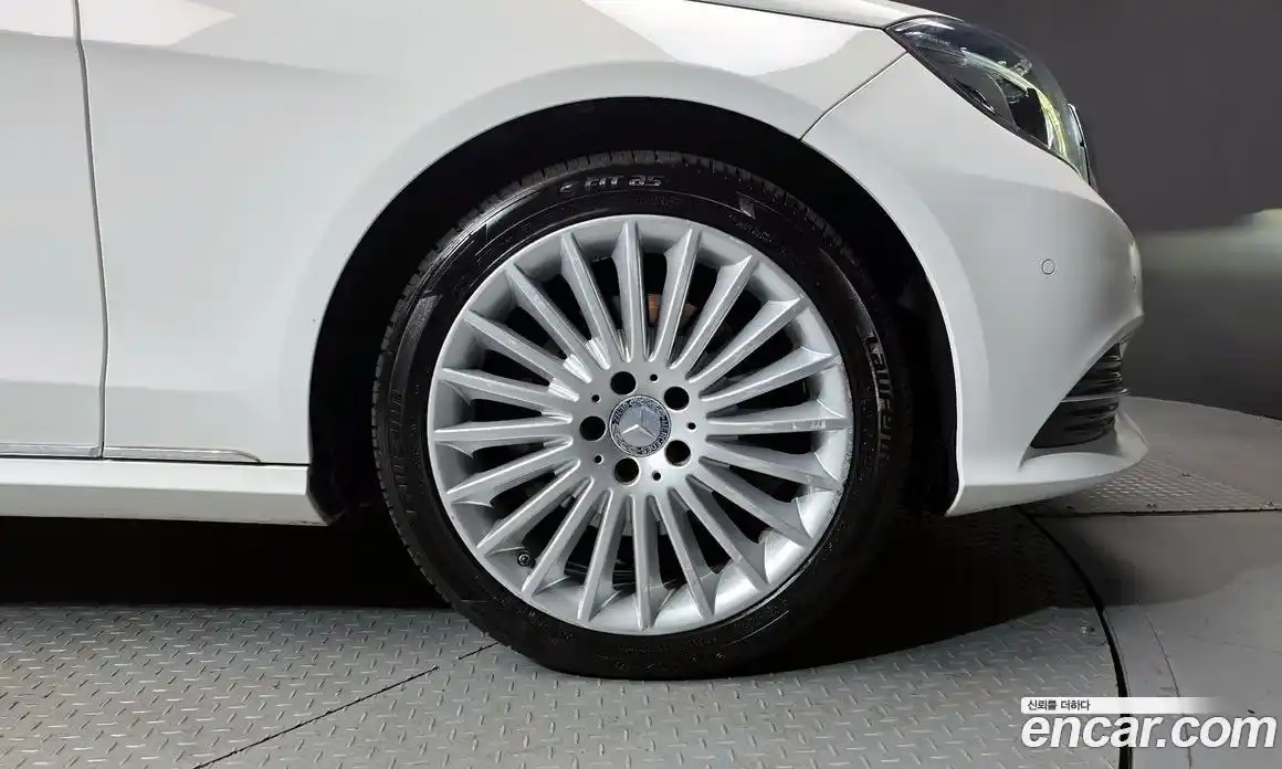 Mercedes-Benz E-Class 2016 3.5 Автомат в Москве № 212070, фото 4