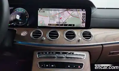 Mercedes-Benz E-Class 2021 2.0 Автомат в Москве № 224776, миниатюра 3