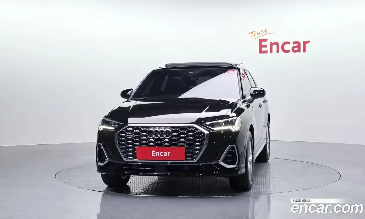 Audi Q3 2023 2.0 Автомат в Москве № 227949, фото 3