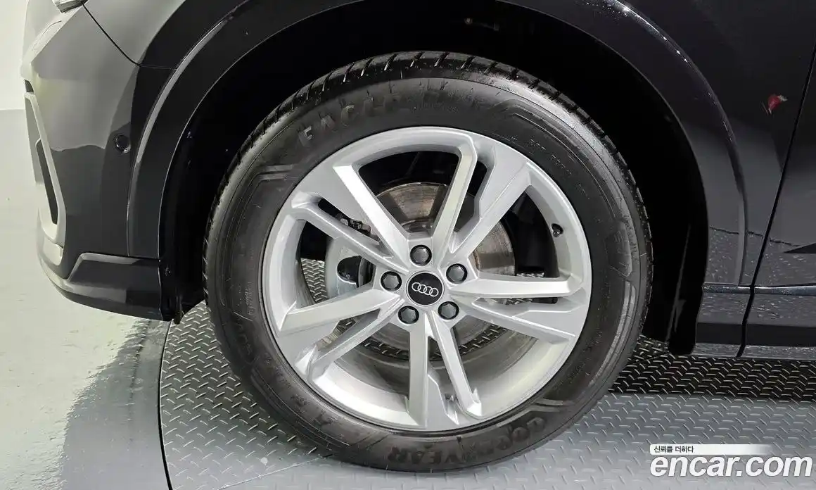 Audi Q3 2023 2.0 Автомат в Москве № 227949, фото 5