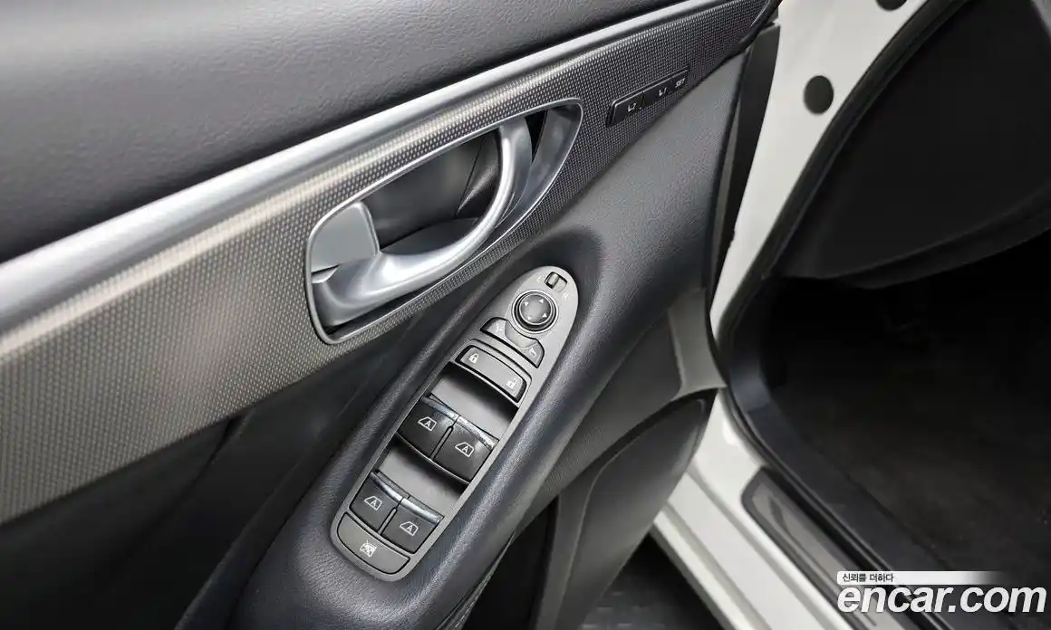 Infiniti Q50 2015 2.1 Автомат в Москве № 284170, фото 11