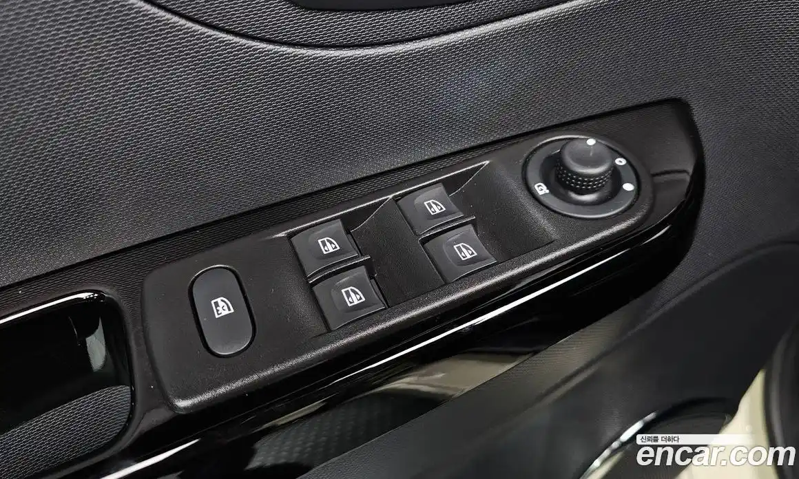 Renault QM3 2015 1.5 Автомат в Москве № 298718, фото 13