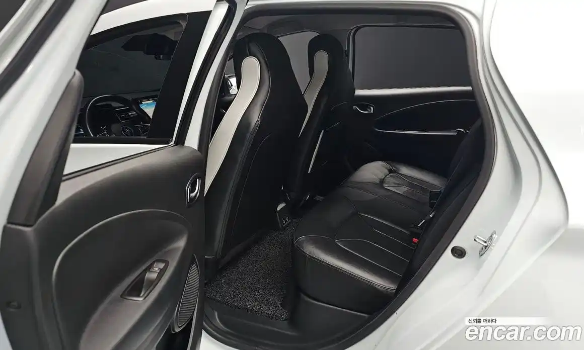 Renault Zoe 2021 0.2 Автомат в Москве № 298732, фото 11