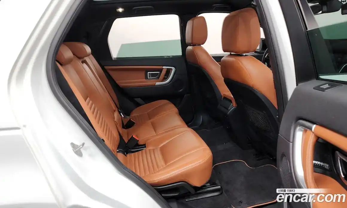 Land Rover Discovery Sport 2017 2.0 Автомат в Москве № 315687, фото 14