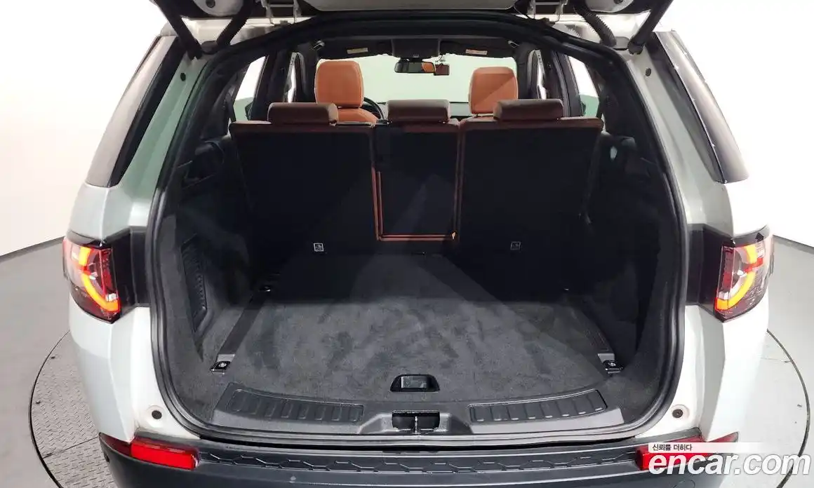 Land Rover Discovery Sport 2017 2.0 Автомат в Москве № 315687, фото 17