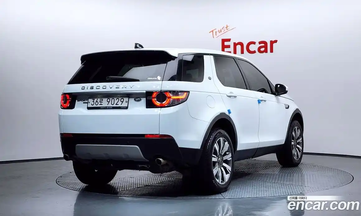 Land Rover Discovery Sport 2017 2.0 Автомат в Москве № 315687, фото 3