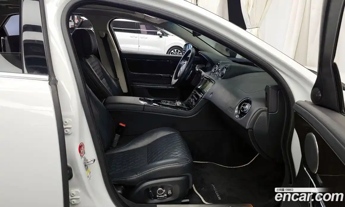 Jaguar XJ 2019 3.0 Автомат в Москве № 335838, фото 14