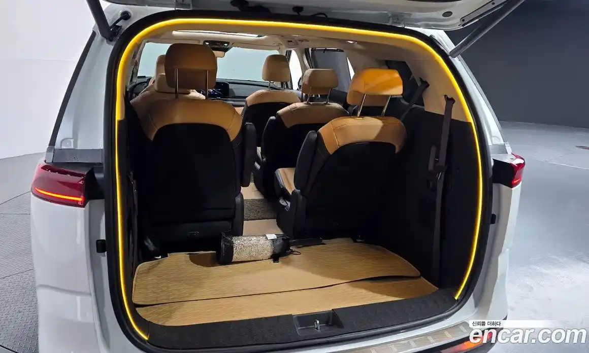 Kia Canival 2023 3.5 Автомат в Москве № 60770, фото 9