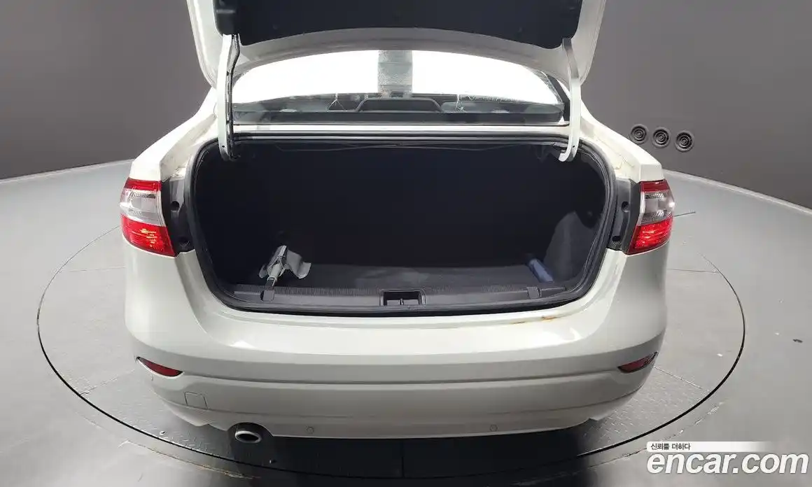 Renault SM3 2015 1.6 Автомат в Москве № 107468, фото 10