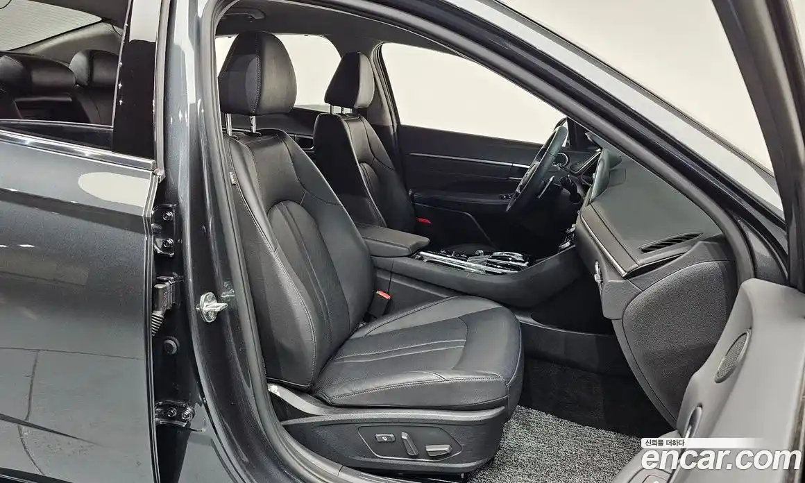 Hyundai Sonata 2022 1.6 Автомат в Москве № 119613, фото 18