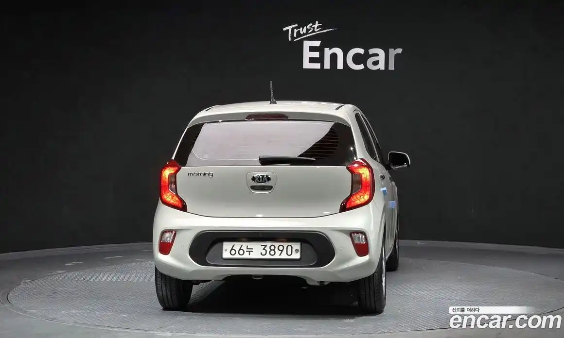 Kia Morning 2018 1.0 Автомат в Москве № 123519, фото 6