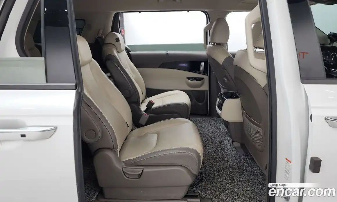 Kia Canival 2023 3.5 Автомат в Москве № 133066, фото 8