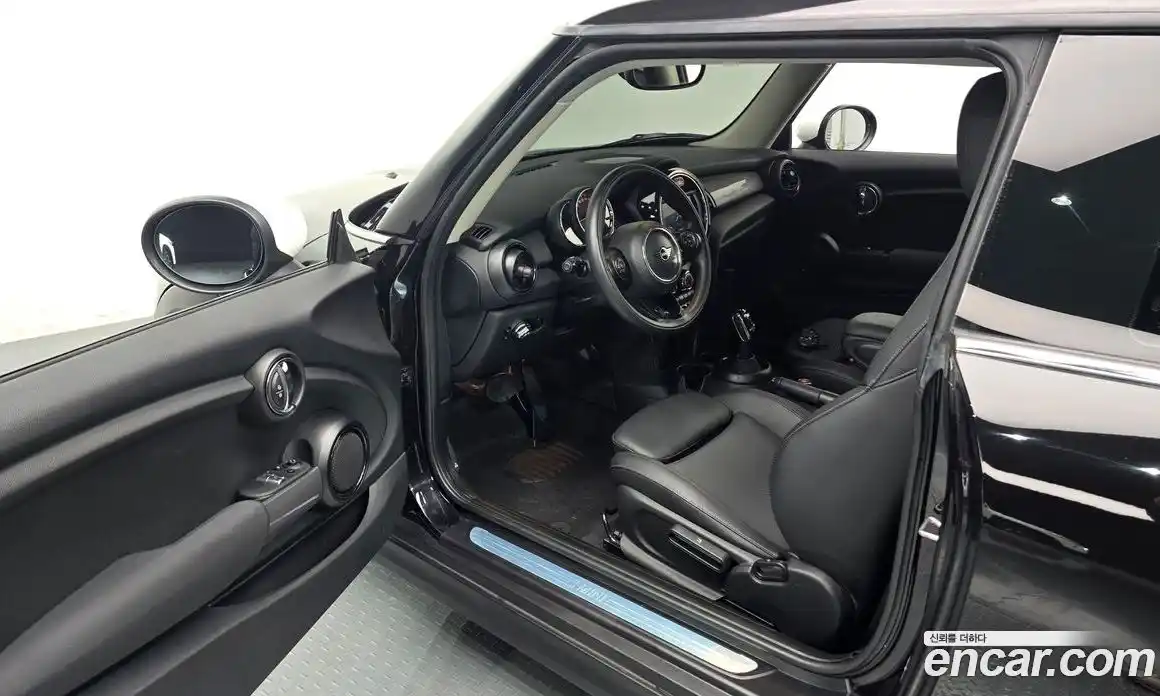 Mini Cooper 2021 1.5 Автомат в Москве № 135751, фото 1