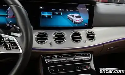 Mercedes-Benz E-Class 2021 2.0 Автомат в Москве № 142754, миниатюра 3