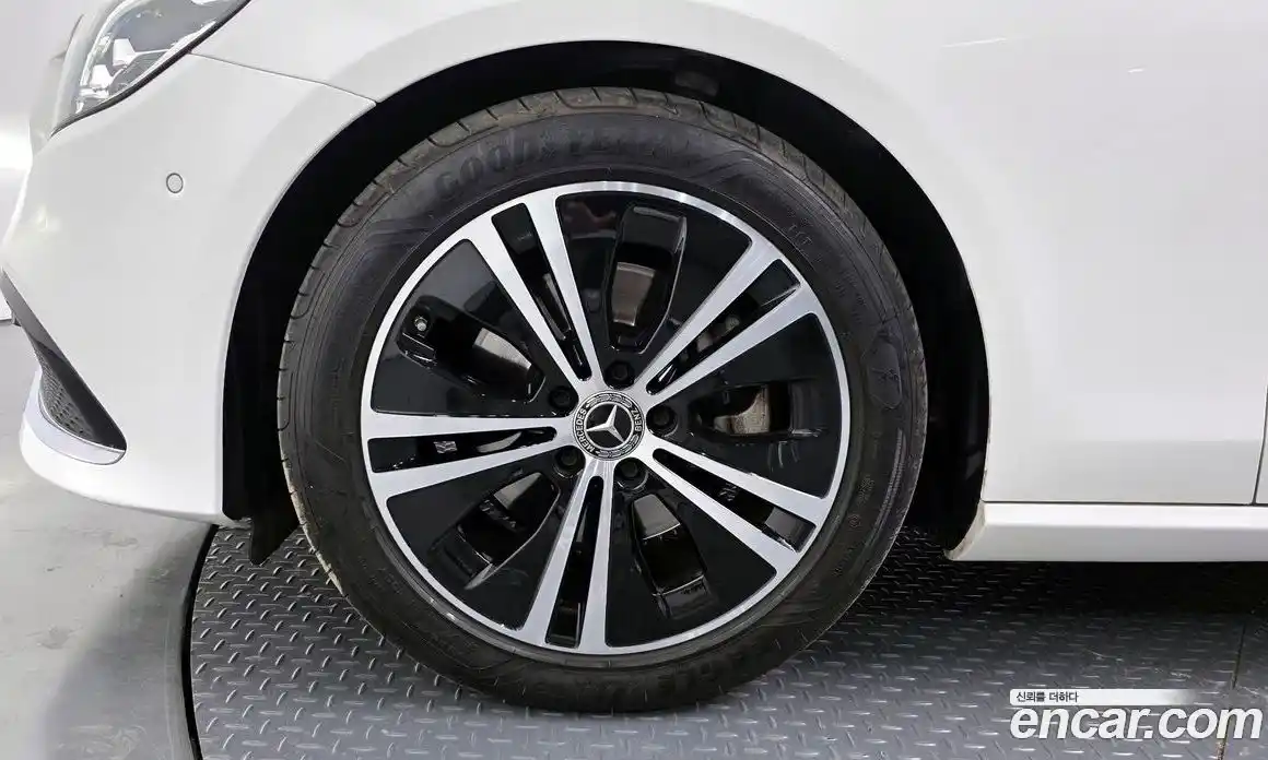 Mercedes-Benz E-Class 2021 2.0 Автомат в Москве № 142754, фото 6