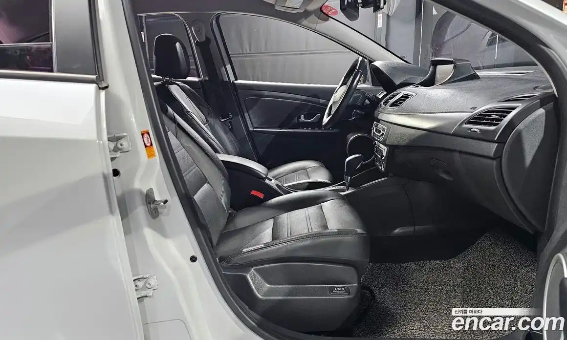 Renault SM3 2018 1.6 Автомат в Москве № 146617, фото 12