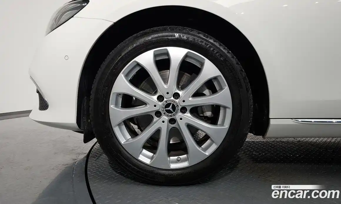 Mercedes-Benz E-Class 2019 1.9 Автомат в Москве № 161378, фото 14