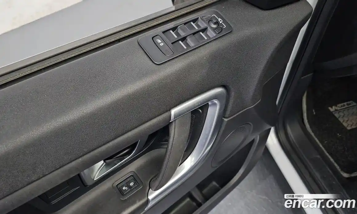 Land Rover Discovery Sport 2016 2.0 Автомат в Москве № 166640, фото 11