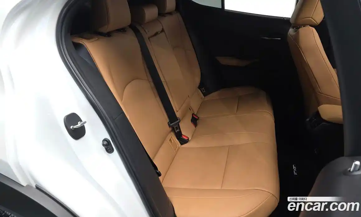 Lexus UX 2024 2.0 Автомат в Москве № 168015, фото 1