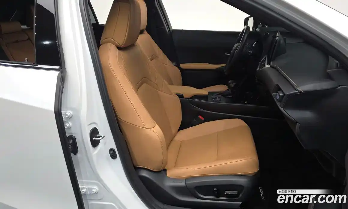 Lexus UX 2024 2.0 Автомат в Москве № 168015, фото 11