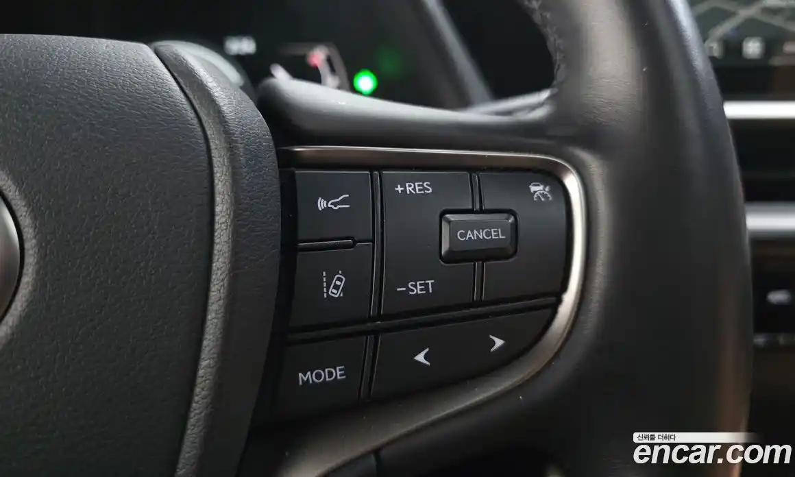 Lexus UX 2024 2.0 Автомат в Москве № 168015, фото 15