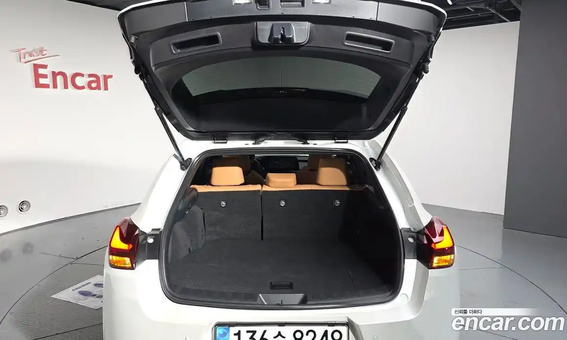 Lexus UX 2024 2.0 Автомат в Москве № 168015, фото 16