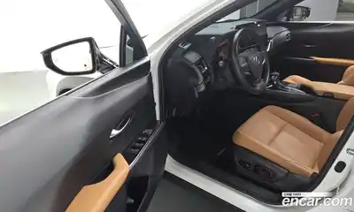 Lexus UX 2024 2.0 Автомат в Москве № 168015, миниатюра 3