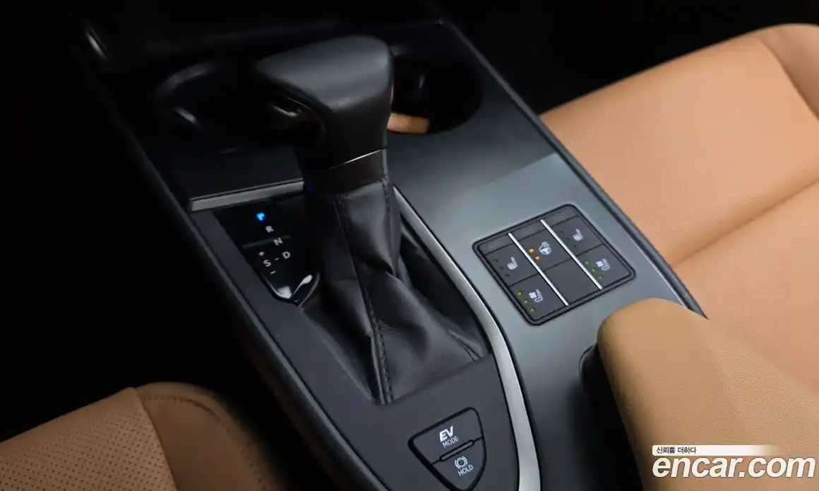 Lexus UX 2024 2.0 Автомат в Москве № 168015, фото 7