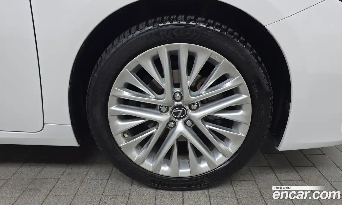 Lexus ES 2018 3.5 Автомат в Москве № 168314, фото 13