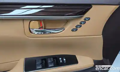 Lexus ES 2018 3.5 Автомат в Москве № 168314, миниатюра 9