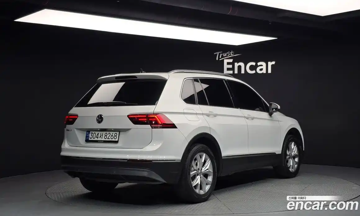 Volkswagen Tiguan 2020 2.0 Автомат в Москве № 169035, фото 14