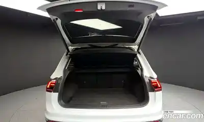 Volkswagen Tiguan 2020 2.0 Автомат в Москве № 169035, миниатюра 5