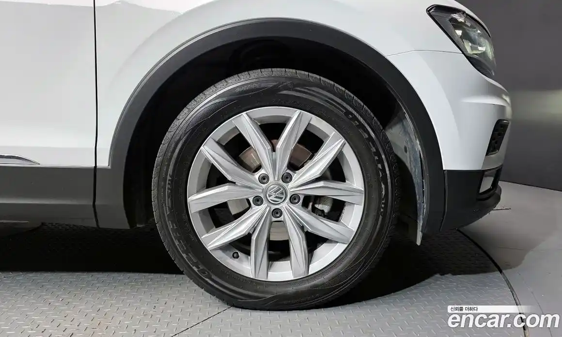 Volkswagen Tiguan 2020 2.0 Автомат в Москве № 169035, фото 10