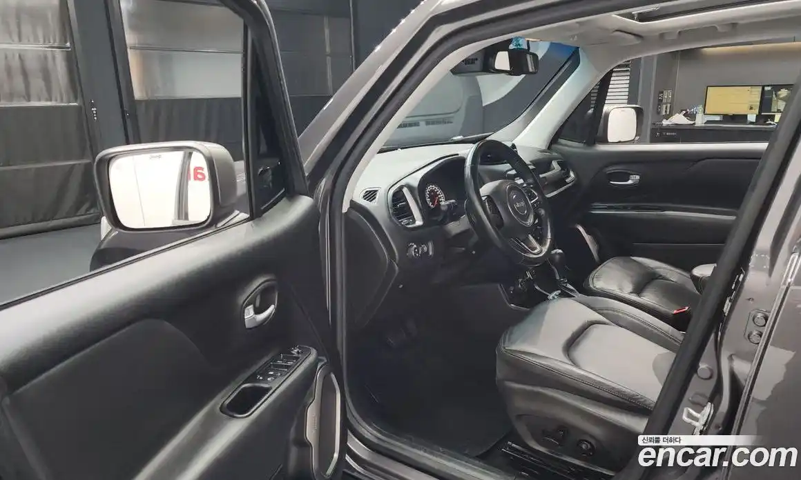 Jeep Renegade 2019 2.0 Автомат в Москве № 169844, фото 11