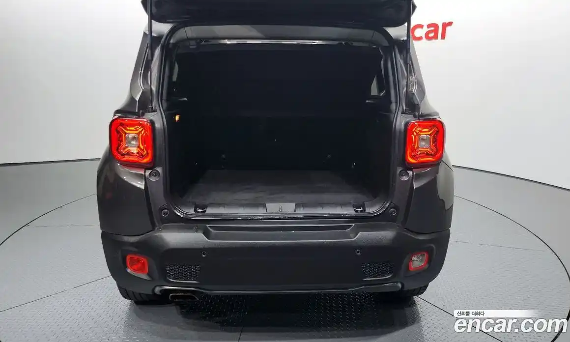 Jeep Renegade 2019 2.0 Автомат в Москве № 169844, фото 8