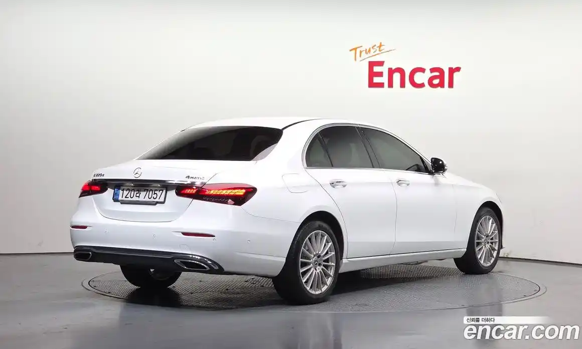 Mercedes-Benz E-Class 2023 2.0 Автомат в Москве № 194651, фото 16