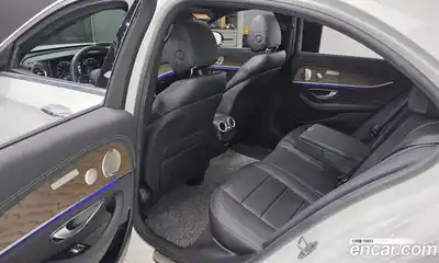 Mercedes-Benz E-Class 2023 2.0 Автомат в Москве № 194651, миниатюра 2