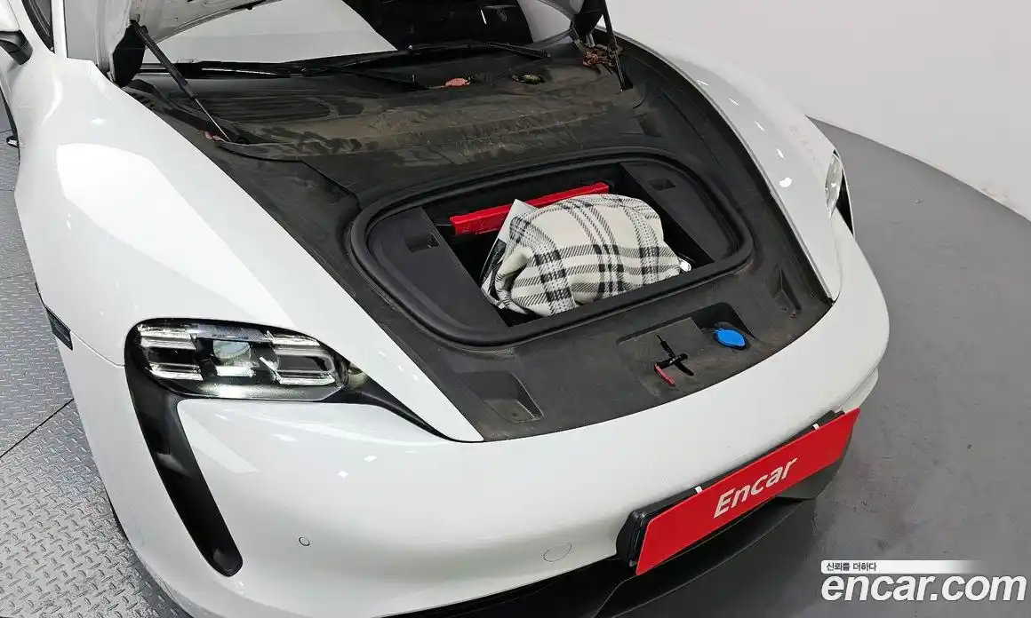 Porsche Taycan 2023 0.1 Автомат в Москве № 197419, фото 13