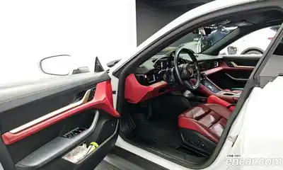 Porsche Taycan 2023 0.1 Автомат в Москве № 197419, миниатюра 2