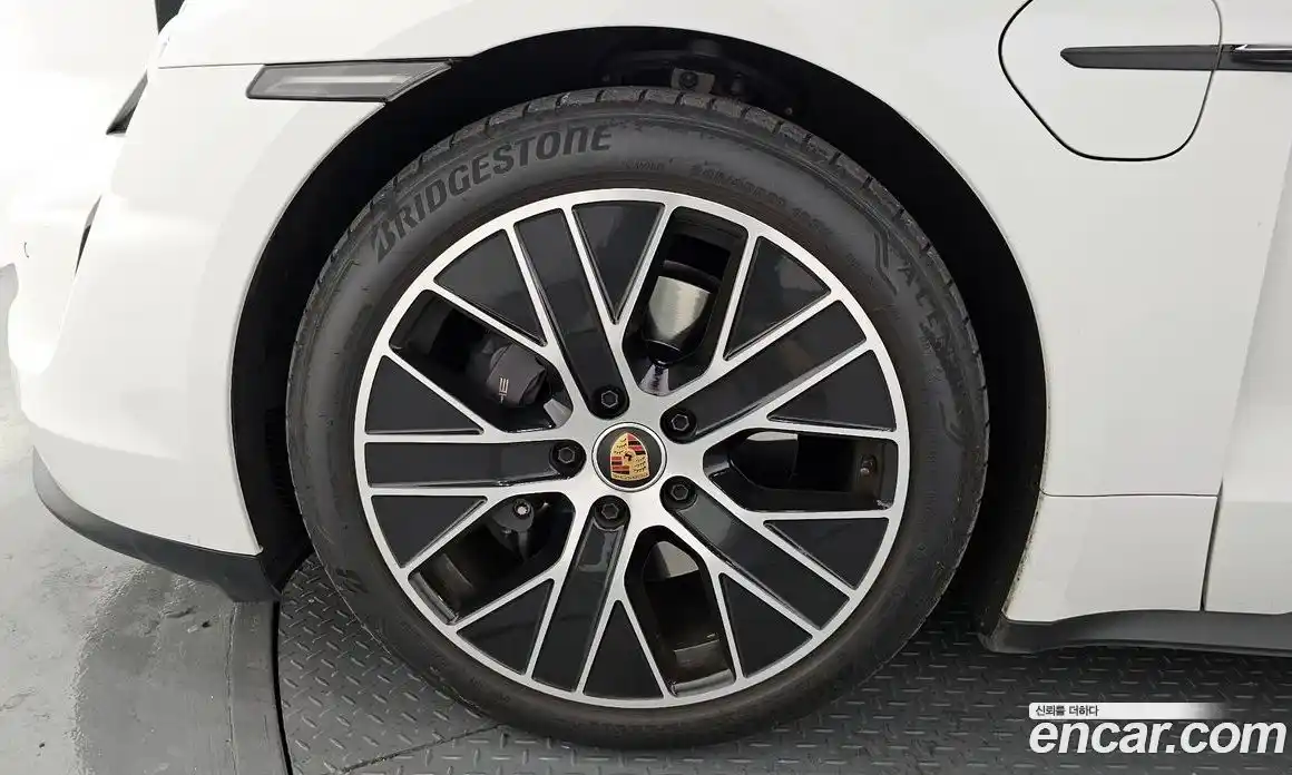 Porsche Taycan 2023 0.1 Автомат в Москве № 197419, фото 7