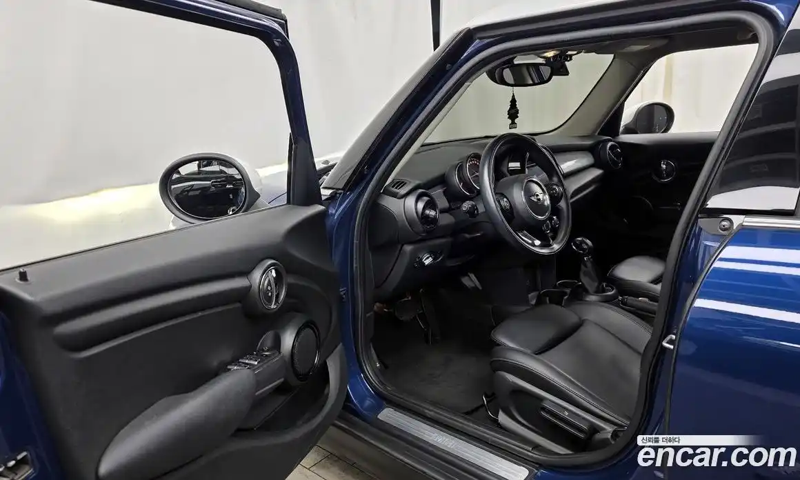 Mini Cooper 2018 1.5 Автомат в Москве № 198475, фото 14