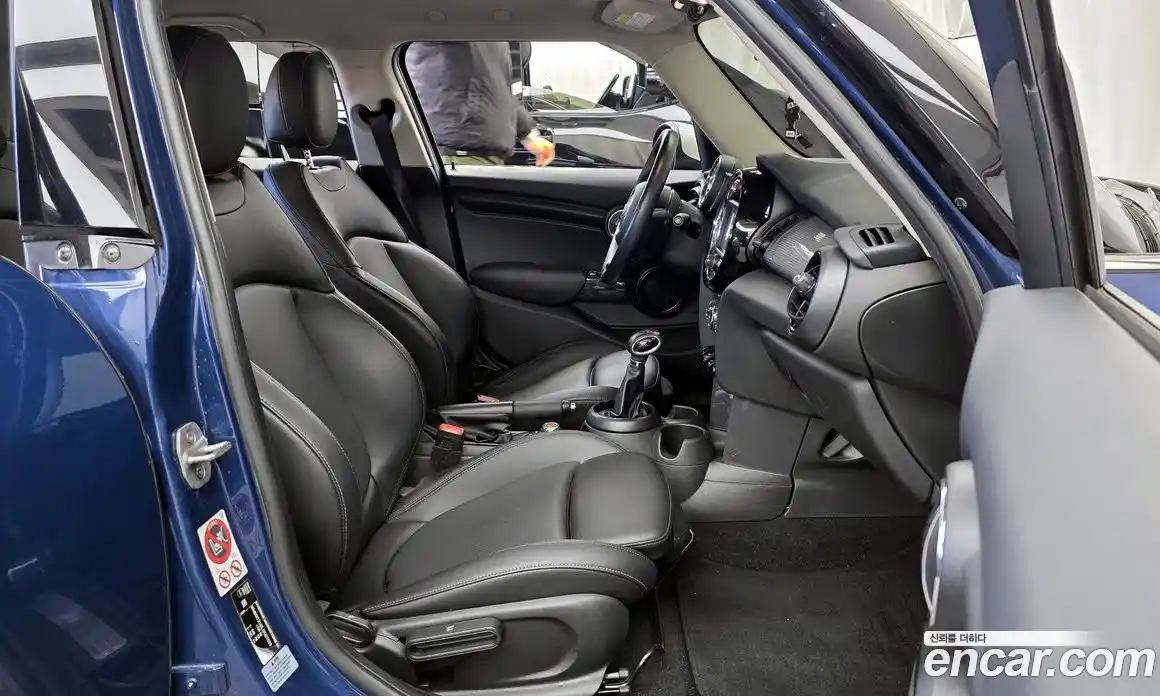 Mini Cooper 2018 1.5 Автомат в Москве № 198475, фото 20