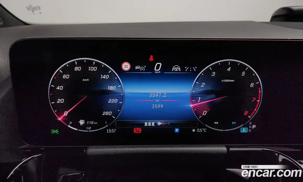 Mercedes-Benz GLA-Class 2025 2.0 Автомат в Москве № 211908, фото 1