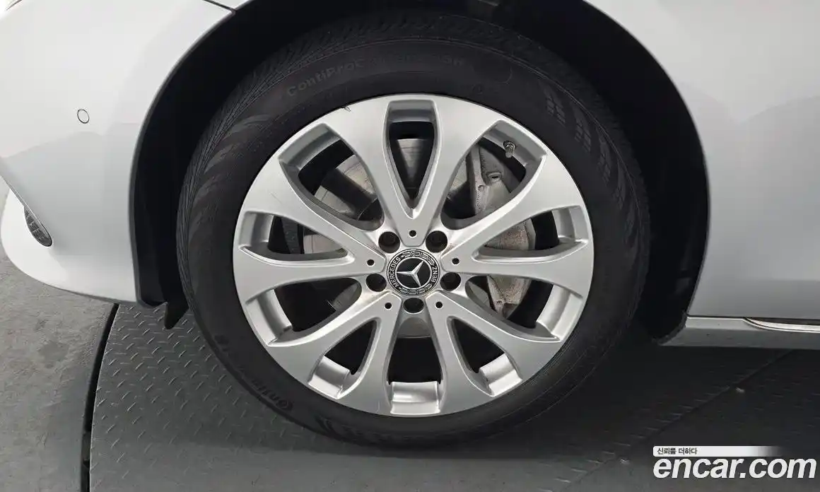 Mercedes-Benz E-Class 2018 2.0 Автомат в Москве № 212216, фото 11