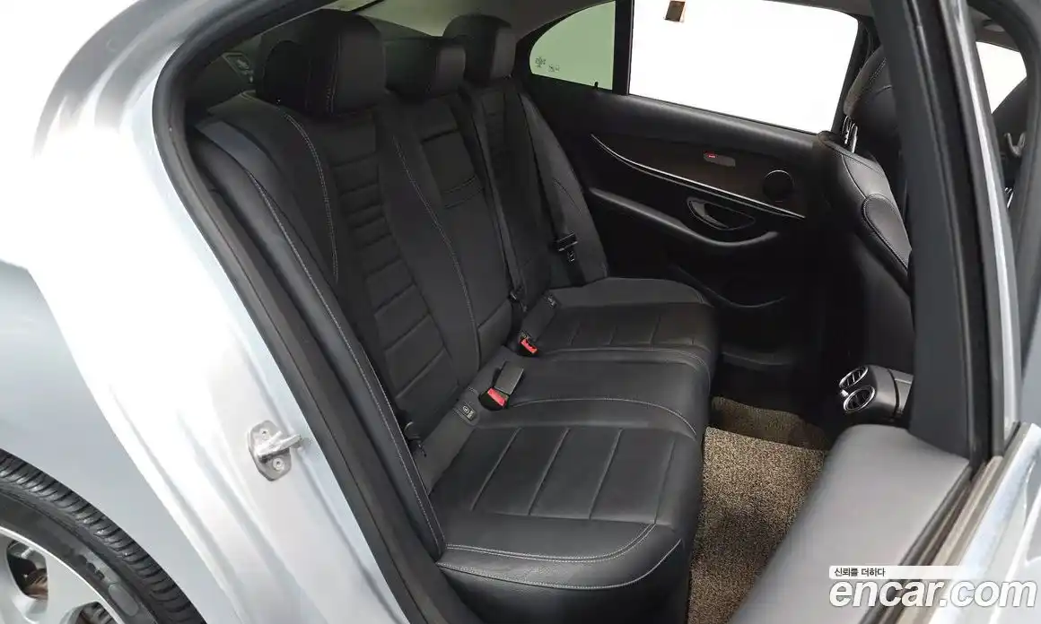 Mercedes-Benz E-Class 2018 2.0 Автомат в Москве № 212216, фото 4