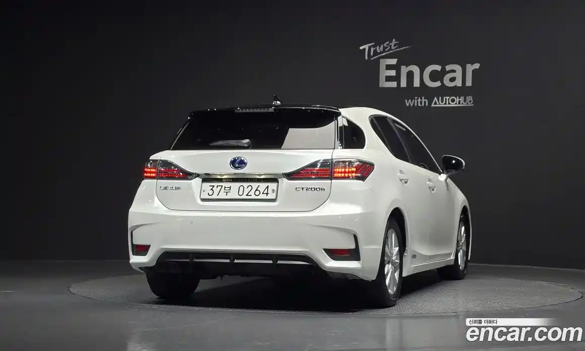 Lexus CT200h 2016 1.8 Автомат в Москве № 214591, фото 13