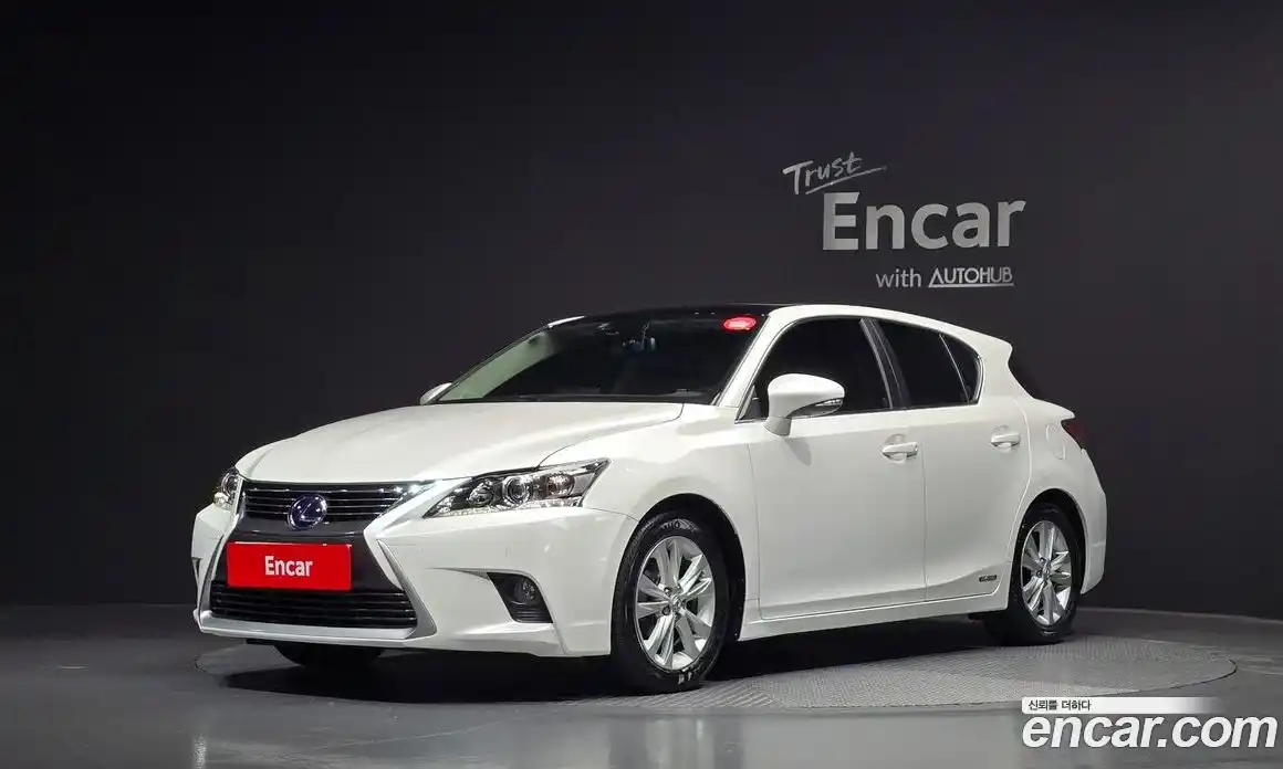 Lexus CT200h 2016 1.8 Автомат в Москве № 214591, фото 4