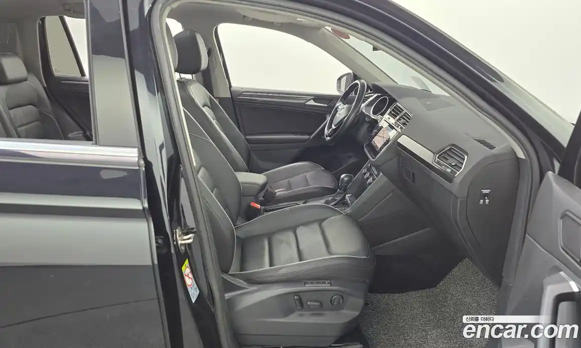 Volkswagen Tiguan 2020 2.0 Автомат в Москве № 215246, фото 11