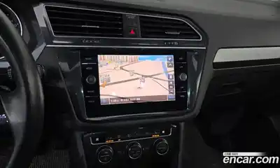 Volkswagen Tiguan 2020 2.0 Автомат в Москве № 215246, миниатюра 3