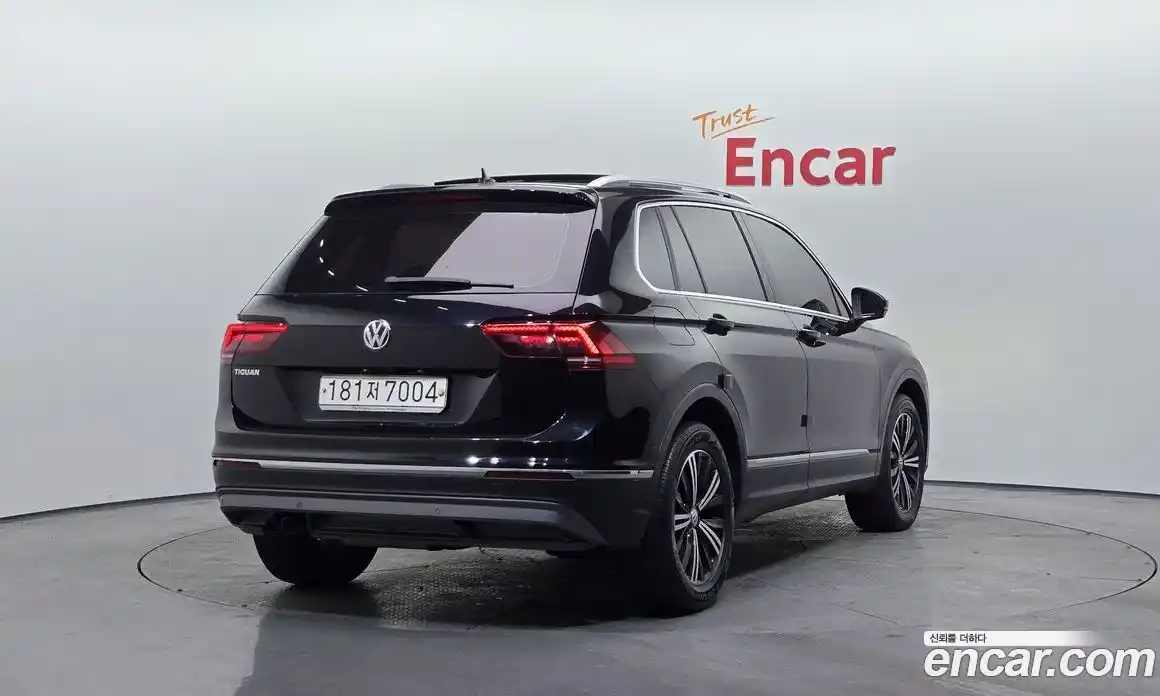 Volkswagen Tiguan 2020 2.0 Автомат в Москве № 215246, фото 4